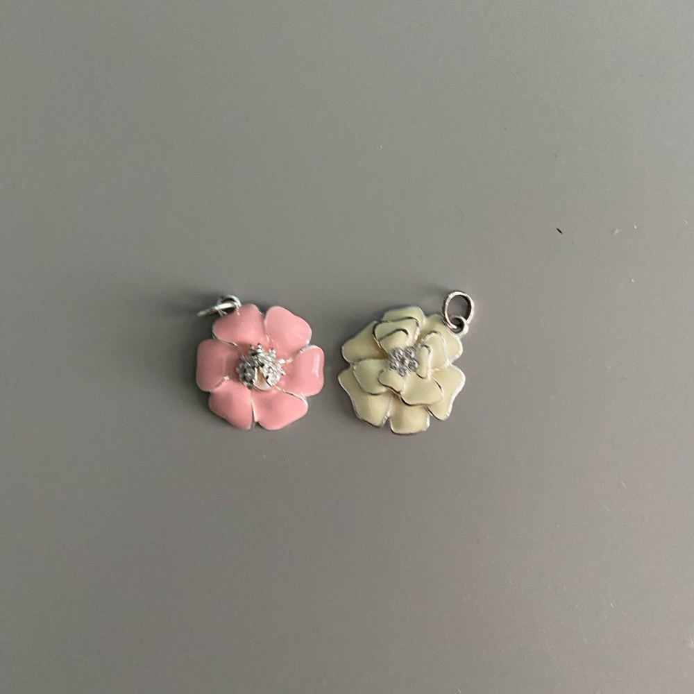 stella & dot flower necklace charms